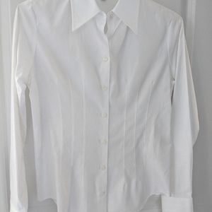 Women's Anne Klein white button down blouse,size 2